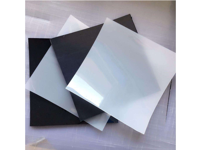 如何選擇蓄水池防滲土工膜?